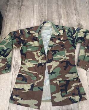 Vintage US Military Woodland BDU Camo Combat Jacket Shirt Small Long